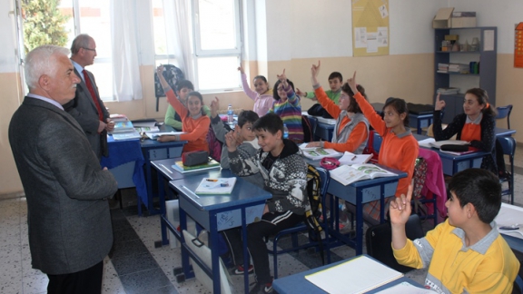 İl Milli Eğitim Müdürü Dr. Hüseyin GÜNEŞ den Vali Hüseyin POROY İlk ve Ortaokuluna Ziyaret