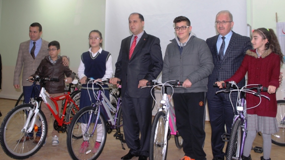 Beslenme Dostu Okul Projesi Kapsamında Sertifika Töreni Ve Bisiklet Dağıtımı Yapıldı
