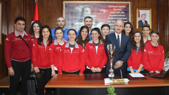 Amasya Spor Lisesi Kız Futsal Takımı Dünya Üçüncüsü