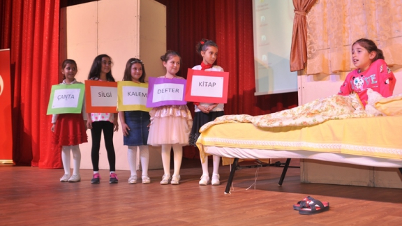 Mehmet Varinli İlkokulu Öğrencileri Yılsonu Gösterisi Düzenledi