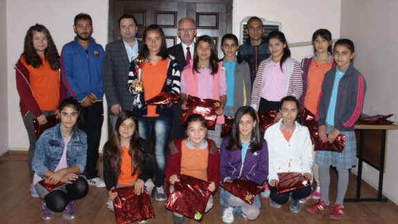 Plevne Ortaokulu Çim Hokeyinde Türkiye Dördüncüsü