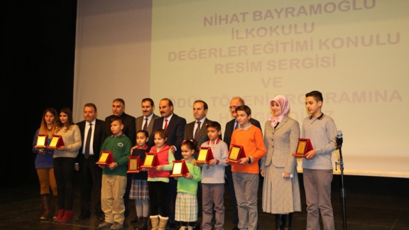 Nihat Bayramoğlu İlkokulu Değerler Eğitimi Konulu Resim Sergisi ve Ödül Töreni Gerçekleştirildi