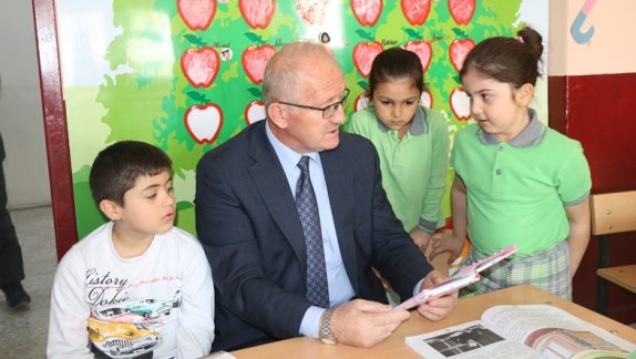 İl Milli Eğitim Müdürü Dr. Hüseyin GÜNEŞ Abdurrahman Kamil İlk-Ortaokulunu Ziyaret Etti