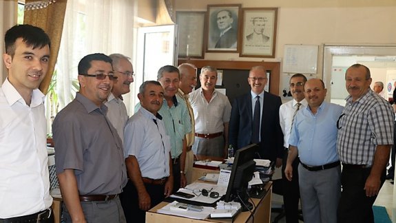 İl Milli Eğitim Müdürü Dr. Hüseyin GÜNEŞ ve Müdürlüğümüz İdarecileri, Müdürlüğümüz personeli ile bayramlaştı.