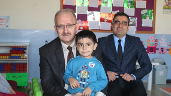 İl Milli Eğitim Müdürü Dr. Hüseyin GÜNEŞ, Necmettin Yılmaz Kütüphanesinin Açılışına Katıldı.