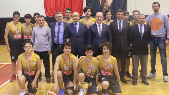 Dr. Hüseyin GÜNEŞ, Okullar arası Basketbol Turnuvasını İzledi