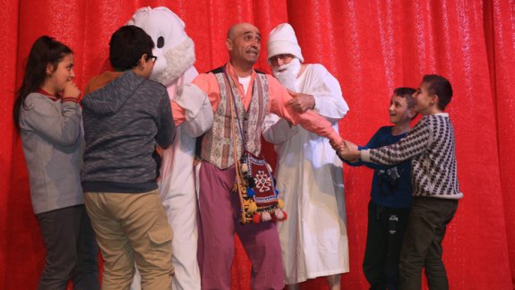 "Bizim Çocuklar Projesi" Kapsamında Keloğlan İsimli Tiyatro Gösterimi Gerçekleştirildi