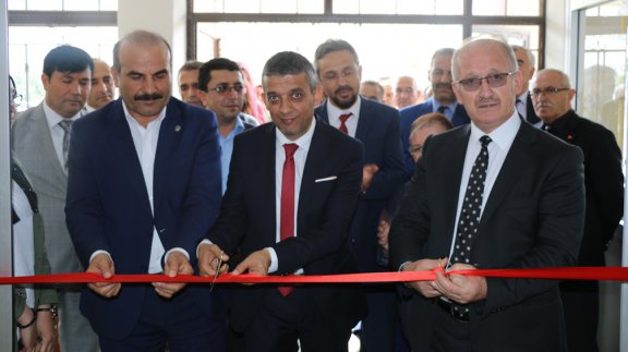 Sabuncuoğlu Şerefeddin Mesleki ve Teknik Anadolu Lisesinde TÜBİTAK 4006 Bilim Fuarı Proje Sergisi Açıldı