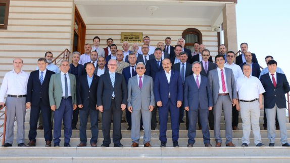 Dr. Hüseyin GÜNEŞ ve Abdulkadir KEŞVELİOĞLU Başkanlığında Okul Müdürleri ile Toplantı Düzenlendi.