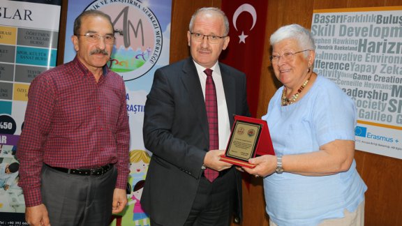 Prof. Dr. Ayşegül ATAMAN Tarafından Zekâ, Zekâ Testleri Ve Üstün Yetenekli Çocuklar Hakkında Konferans Verildi