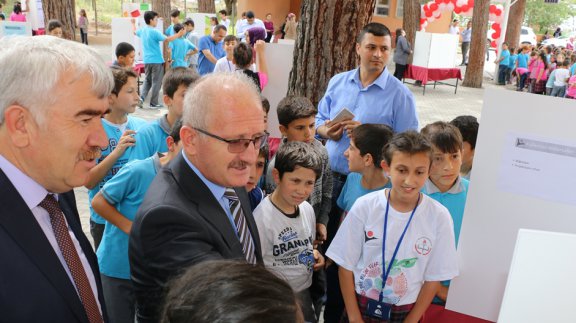 Boğaz İlk-Ortaokulu TÜBİTAK 4006 Bilim Fuarı Proje Sergisi Açıldı