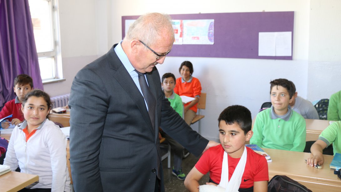 İl Milli Eğitim Müdürümüz Dr. Hüseyin GÜNEŞ, Plevne Ortaokulunu Ziyaret Etti