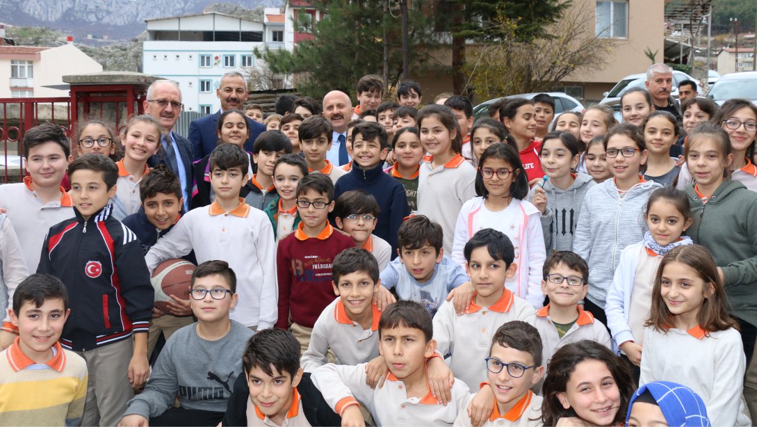 Vali Sayın Dr. Osman VAROL Ziyapaşa Ortaokulu ve Amasya Anadolu Lisesini Ziyaret Etti