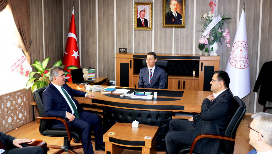 Amasya Belediye Başkanı Cafer Özdemir ve Amasya Ak Parti İl Başkanlığı,  İl Milli Eğitim Müdürümüz Doç. Dr. İlker Kösterelioğlu´na Hayırlı Olsun Ziyaretinde Bulundu