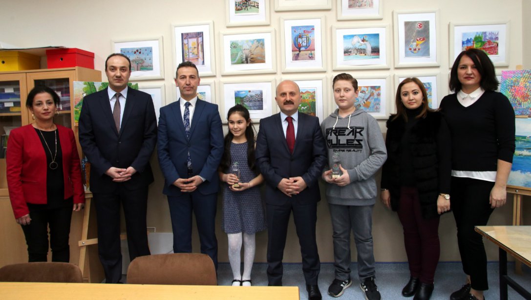 Valimiz Sayın Dr. Osman Varol, Şehit Ferhat Ünelli Bilim ve Sanat Merkezini ziyaret ederek çeşitli yarışmalarda Bölge 1.si ve Türkiye 1.si olan öğrencileri ödüllendirdi