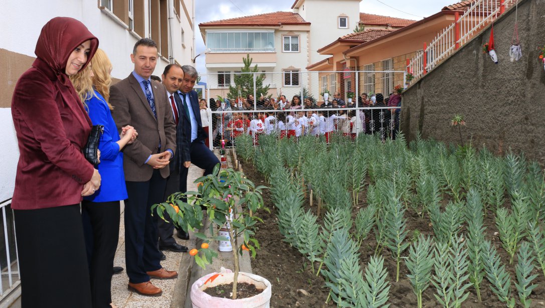 İl Milli Eğitim Müdürümüz Doç. Dr. İlker Kösterelioğlu, Fatih İlkokulu Endemik Bitkiler Koleksiyon Bahçesinin Açılışını Gerçekleştirdi