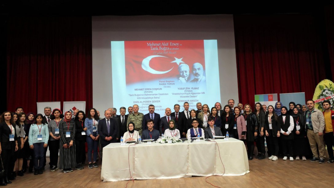 Anadolu Mektebi tarafından ilimizde gerçekleştirilen 'Mehmet Akif Ersoy ve Tarık Buğra'nın Dilinden 100. Yılında Milli Mücadele'
