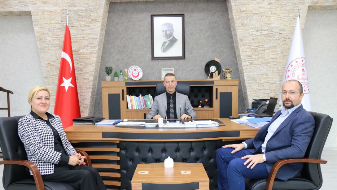 Türkiye Sakatlar Derneği Amasya Şubesi Başkanı Emine Hicin Arslan ve Yönetiminden İl Millî Eğitim Müdürümüze Ziyaret