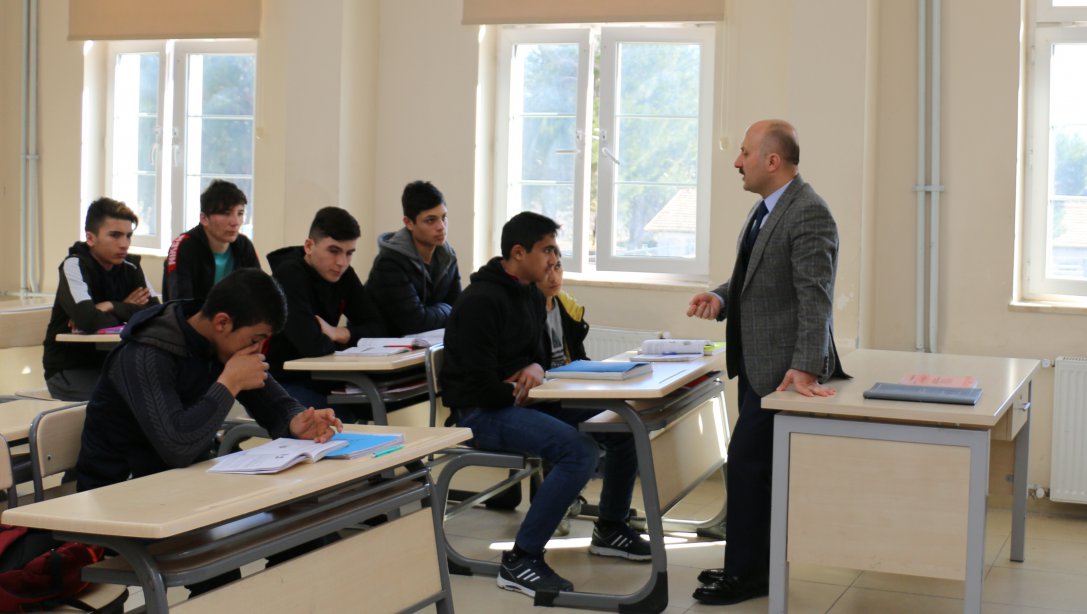 Vali Dr. Osman VAROL, Gökhöyük Mesleki ve Teknik Anadolu Lisesi'ni ziyaret etti.