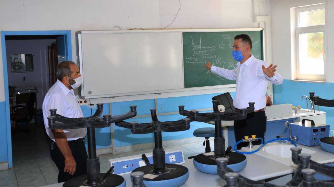 İl Millî Eğitim Müdürümüz Doç. Dr. İlker Kösterelioğlu Amasya Anadolu Lisesini Ziyaret Etti