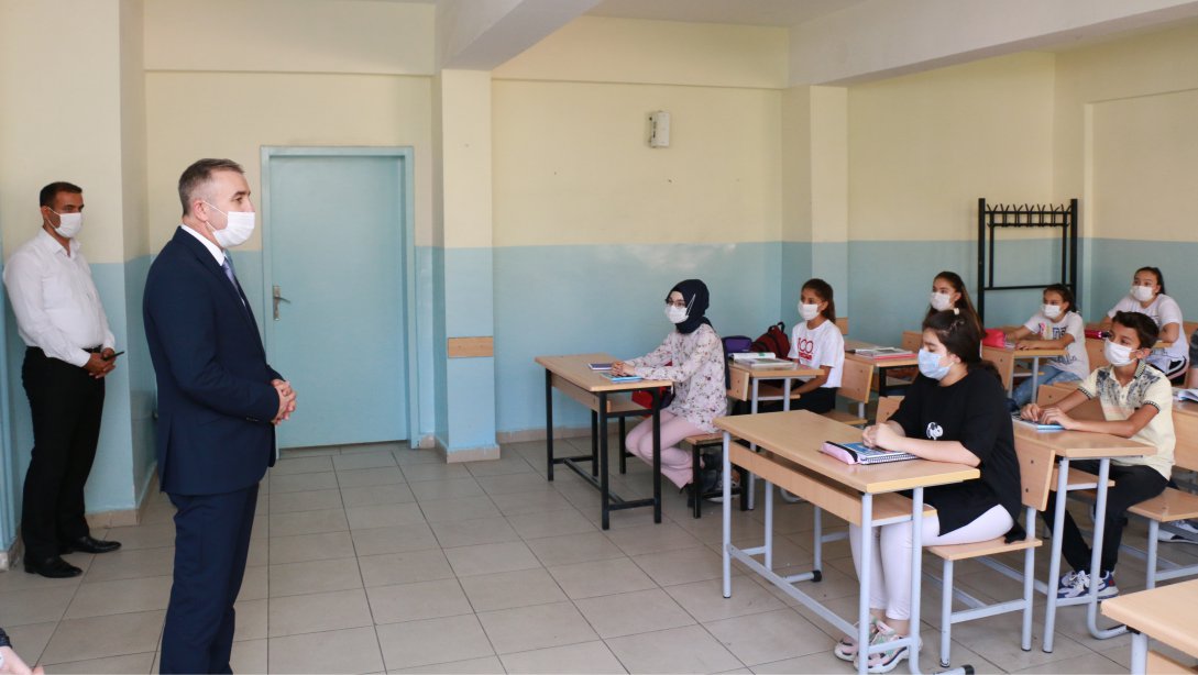İl Müdürümüz Mehmetçik İlk-Ortaokulu'nu Ziyaret Etti