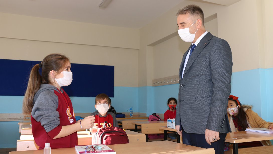 İl Millî Eğitim Müdürü Ömer Coşkun, Serdar Zeren Ortaokulunu Ziyaret Etti