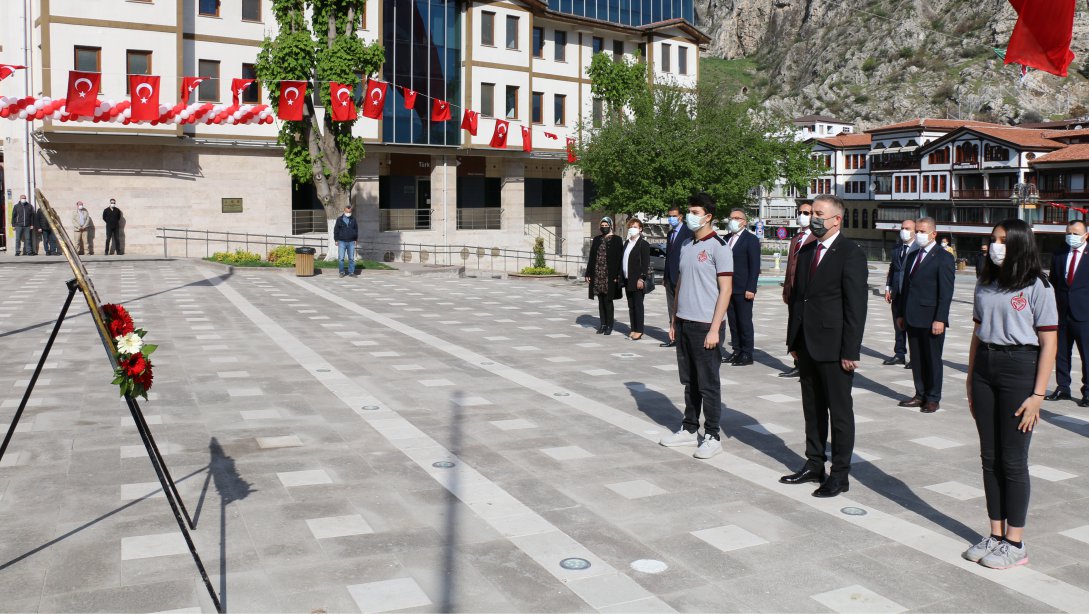 23 Nisan Ulusal Egemenlik ve Çocuk Bayramı Yavuz Selim Meydanına Çelenk Sunulması İle Başladı