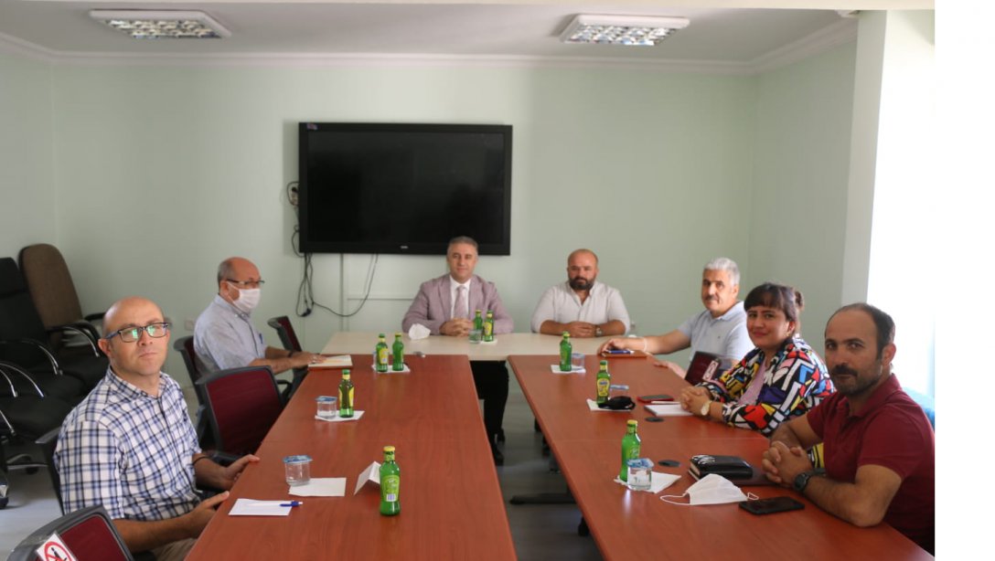 İl Milli Eğitim Müdürümüz Ömer COŞKUN, Şube Müdürümüz Murat SAPANCA ile Rehberlik Araştırma Merkezini ziyaret ettiler. 