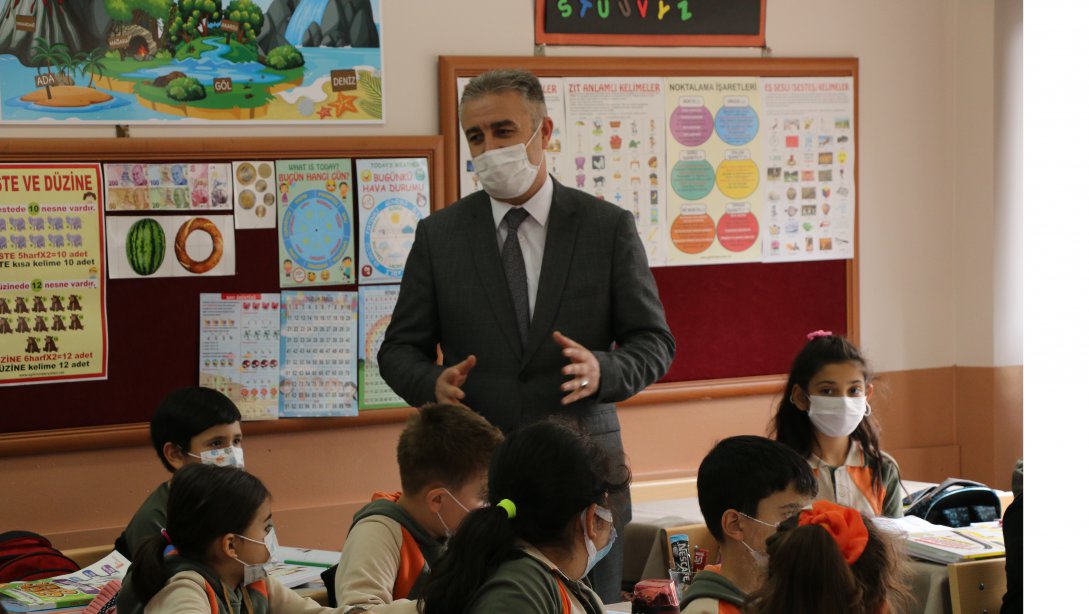 İl Müdürümüz Ömer COŞKUN Fatih İlkokulu öğretmen ve öğrencileri ile bir araya geldi.
