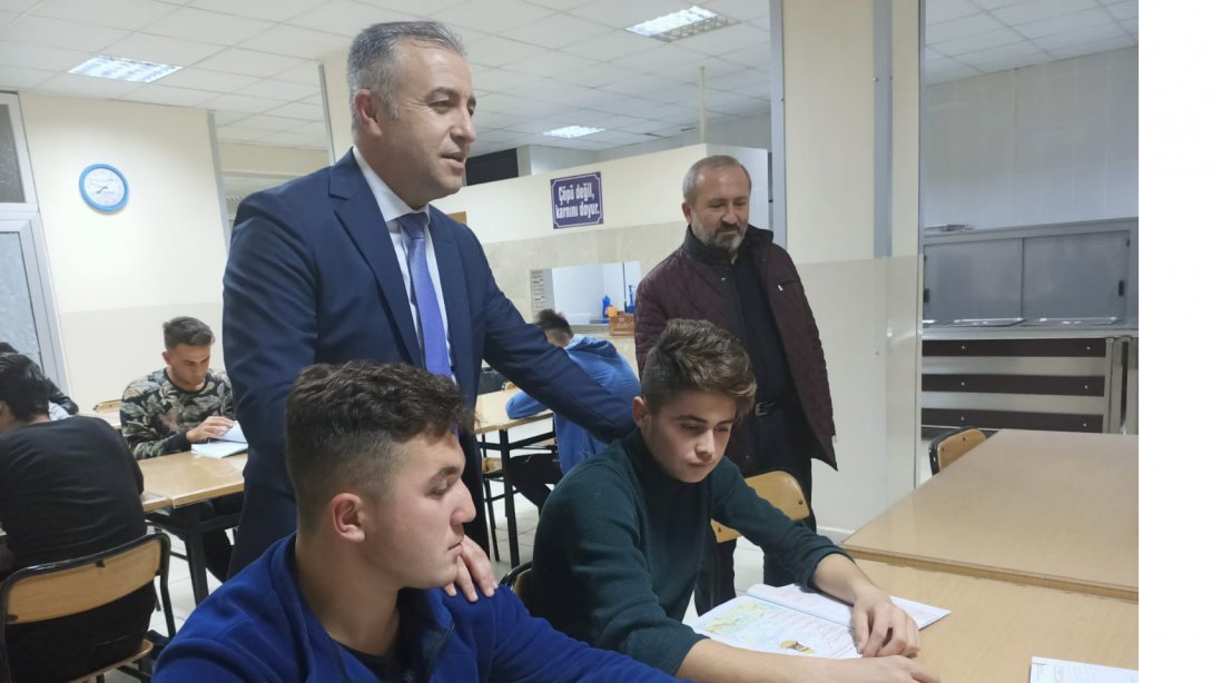 İl Müdürümüz Ömer COŞKUN, Şehit Ahmet Özsoy Anadolu İmam Hatip Lisesi pansiyon öğrencileri ile birlikte vakit geçirdi.