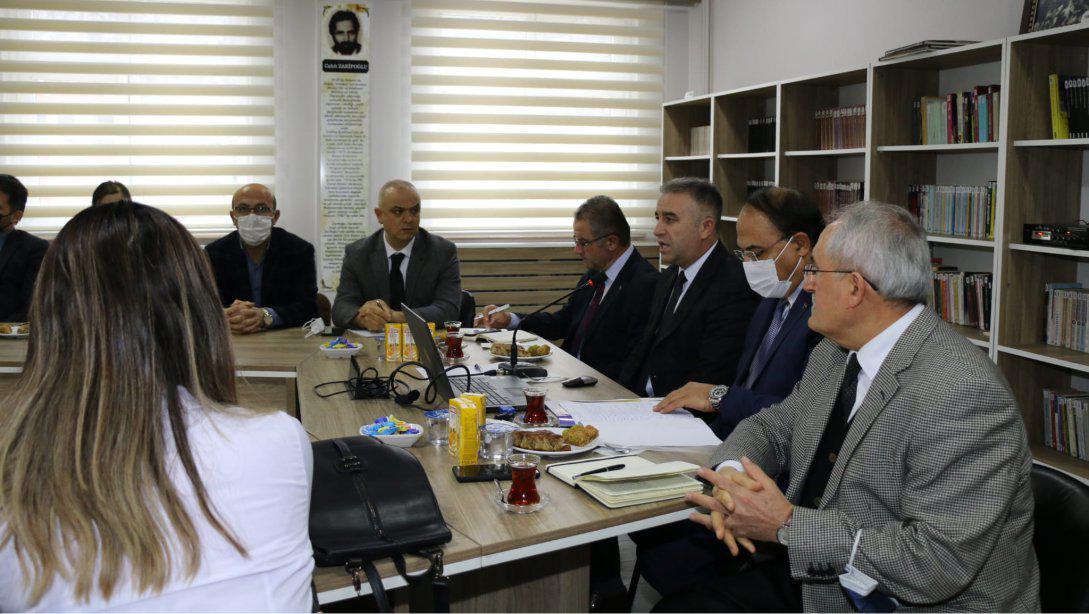 İl Müdürümüz Ömer COŞKUN Amasya Alptekin Anadolu Lisesinde gerçekleştirilen öğretmenler toplantısına katıldı.