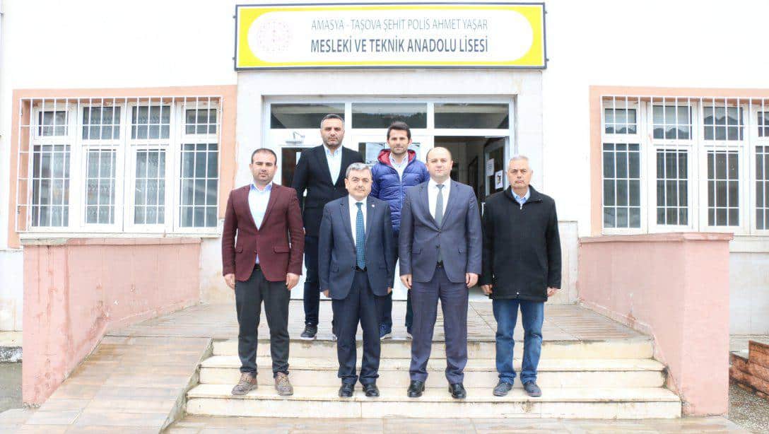 İl Millî Eğitim Müdürü Mehmet TÜRKMEN, Taşova Şehit Polis Ahmet Yaşar Mesleki ve Teknik Anadolu Lisesini Ziyaret Etti.