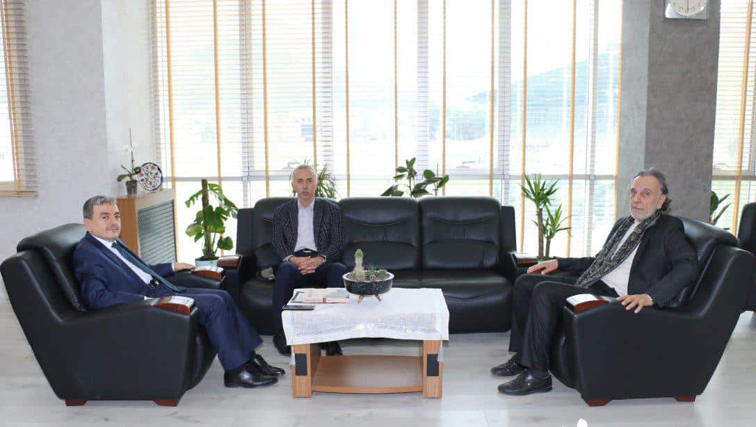 Taşova Belediye Başkanı Sn. Bayram ÖZTÜRK ve Yazar Sn. Recep SEYHAN, İl Müdürümüze Makam Ziyaretinde Bulundu.