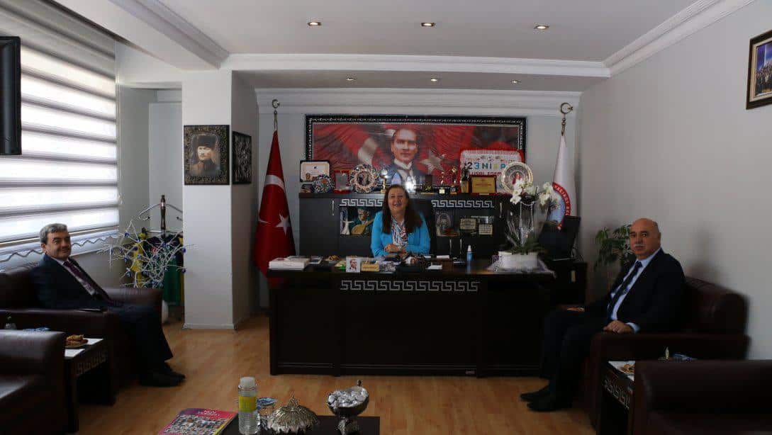 İl Millî Eğitim Müdürü Sn. Mehmet TÜRKMEN, Gümüşhacıköy Belediye Başkanı Sn. Zehra ÖZYOL'a Makam Ziyaretinde Bulundu. 