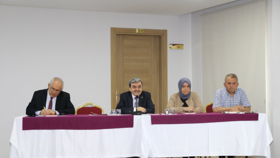 Milli Eğitim Müdürü Sayın Mehmet TÜRKMEN, Lise Müdürleri İle Bir Araya Gelerek Değerlendirme Toplantısı Yaptı