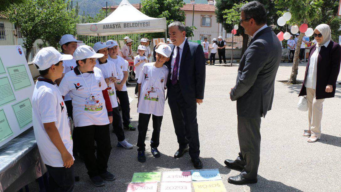 İl Millî Eğitim Müdürü Sayın Mehmet TÜRKMEN, Merkez Vali Hüseyin Poroy Ortaokulu Tübitak Bilim Fuarı Açılışına Katıldı.