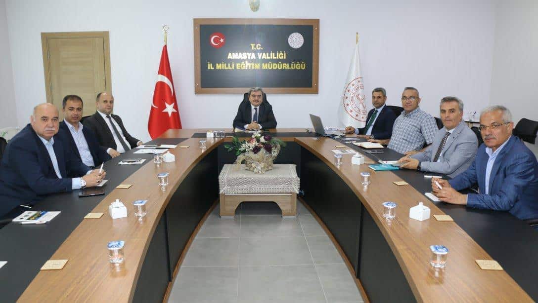 8. SINIF LİSELERE GEÇİŞ SINAVI (LGS) GÜNDEMLİ TOPLANTI, İLÇE MİLLî EĞİTİM MÜDÜRLERİNİN KATILIMI İLE İL MİLLî EĞİTİM MÜDÜRLÜĞÜMÜZ TOPLANTI SALONUNDA YAPILDI.