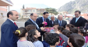 Valimiz Sayın İ. Halil ÇOMAKTEKİN,  Nihat Bayramoğlu İlkokulunu Ziyaret Etti