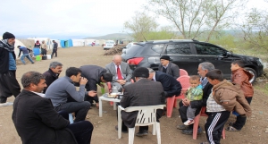 İl Milli Eğitim Müdürü Dr. Hüseyin GÜNEŞ, Doğu ve Güneydoğudan gelen Mevsimlik Tarım işçilerini ziyaret etti