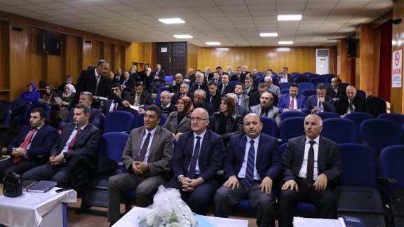 Rehberlik Ve Araştırma Merkezi Toplantı Salonunda Tübitak Ve Projelerle İlgili Bilgilendirme Toplantısı Yapıldı