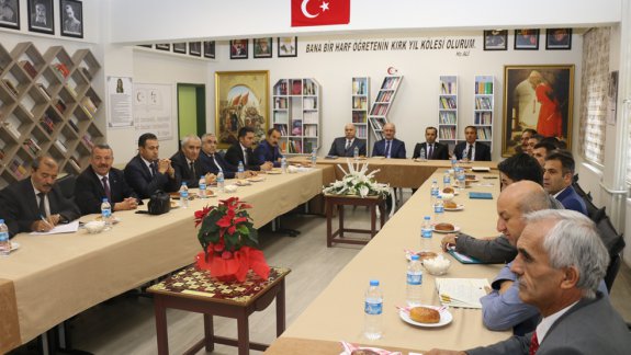 İl Milli Eğitim Müdürümüz Dr. Hüseyin GÜNEŞ Başkanlığında Gümüşhacıköy Okul Müdürleri İle Sene Başı Eğitim Öğretim Değerlendirme Toplantısı Yapıldı