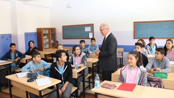 İl Milli Eğitim Müdürümüz Dr. Hüseyin GÜNEŞ, Müftü Mehmed Tevfik Ortaokulunu Ziyaret Etti