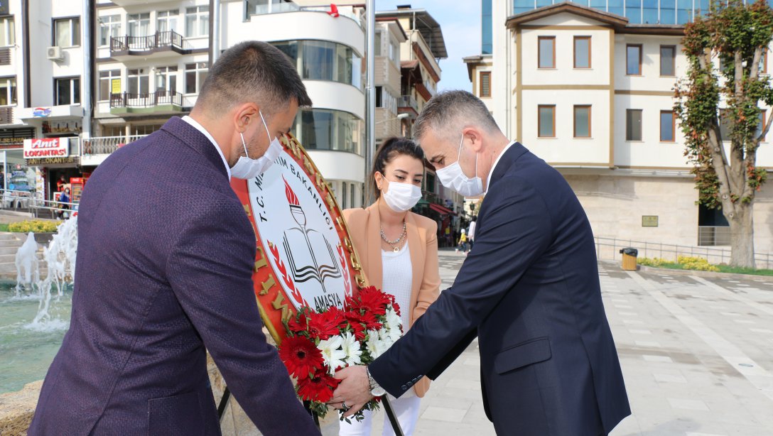 İlimizde İlköğretim Haftası dolayısıyla Atatürk Anıtı'nda tören düzenlendi