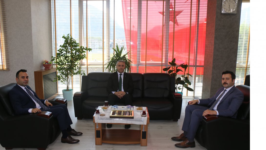 Taşova Kaymakamı Mustafa Berk ÇELİK ve Gümüşhacıköy Kaymakamı Yunus Emre FIRAT İl Müdürümüz Ömer COŞKUN' a veda ziyaretinde bulundular.
