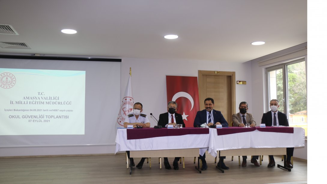 Valimiz Sayın Mustafa MASATLI başkanlığında Müdürlüğümüz toplantı salonunda Okul Güvenliği Toplantısı yapıldı.
