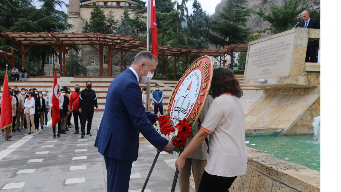İlköğretim Haftası Kutlamaları Kapsamında Yavuz Selim Meydanında Çelenk Sunma Töreni Gerçekleştirildi