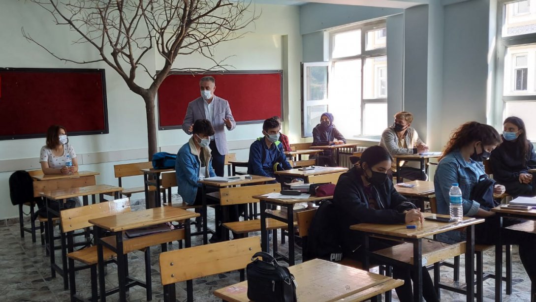 İl Müdürümüz Ömer COŞKUN Taşova ilçemizdeki okullarda hafta sonu faaliyet gösteren DYK kurslarını ziyaret etti.