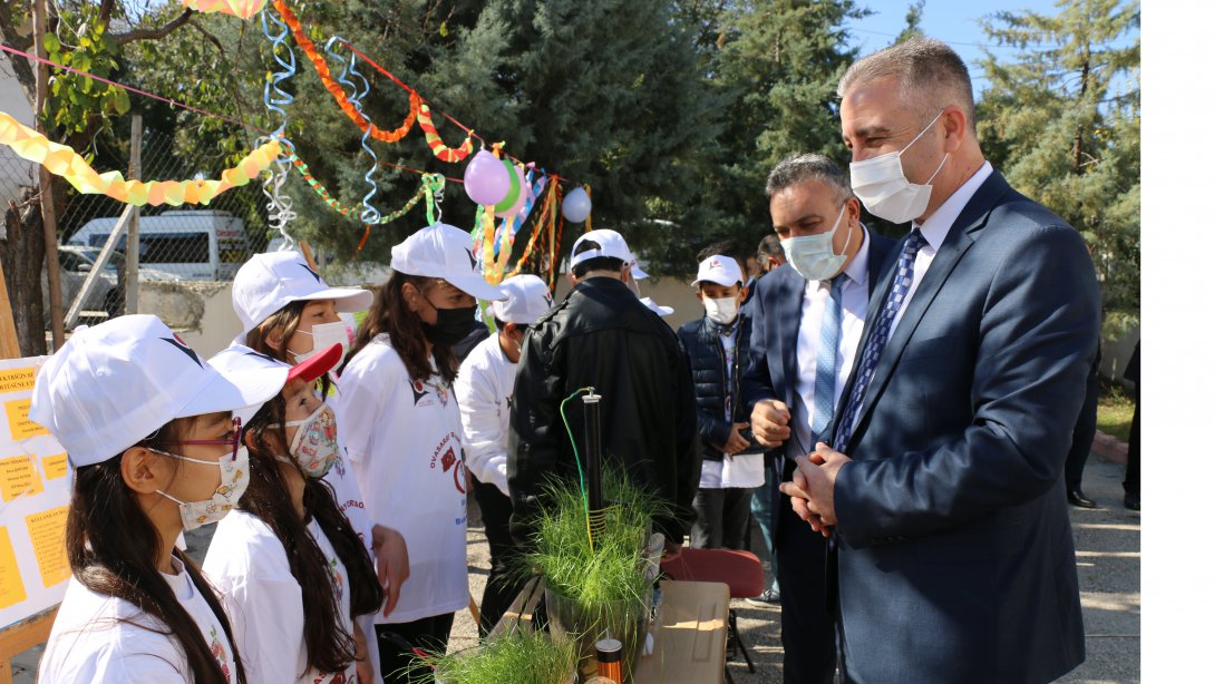 İl Müdürümüz Ömer COŞKUN, Ovasaray Ortaokulu TÜBİTAK 4006 Bilim Fuarı açılışını yaptı.