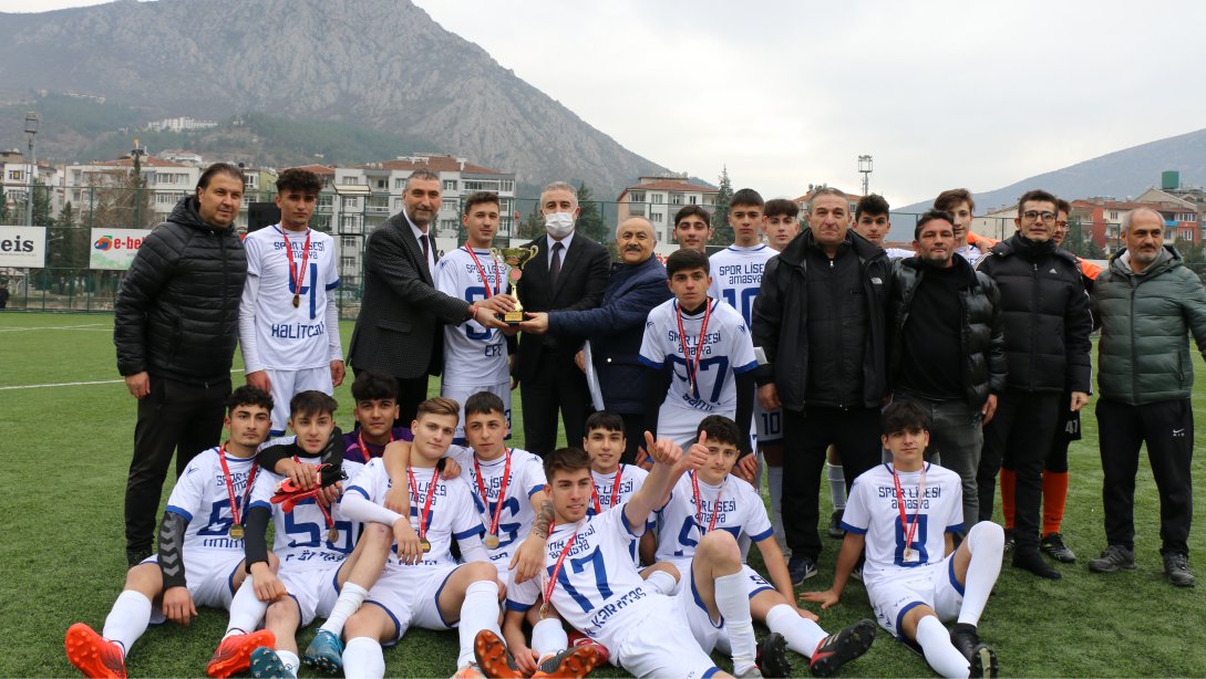 2021-2022 Eğitim Öğretim Yılı Gençler Erkek Futbol İl Birinciliği Müsabakaları Tamamlandı.