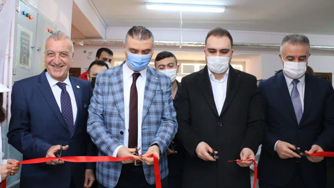 İl Müdürümüz Ömer COŞKUN Göynücek Gediksaray Ortaokulunda düzenlenen TÜBİTAK 4006 Bilim Fuarının açılışına katıldı.